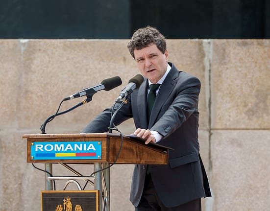 De unde ne luăm o politică externă? Nicușor Dan trebuie să deschidă dezbaterea. Destul să spunem că românii nu se pricep
