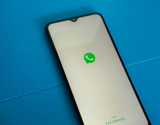 WhatsApp ar putea introduce publicitate: o decizie profitabilă, dar riscantă