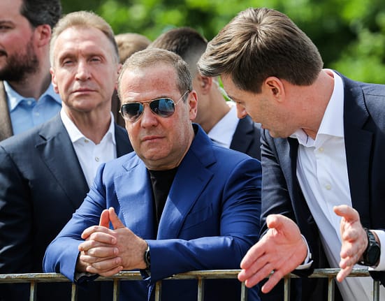 Acuzat de Trump că folosește „nonșalant cuvântul cu N”, Medvedev spune ce va face Rusia în legătură cu furnizarea de arme nucleare Iranului