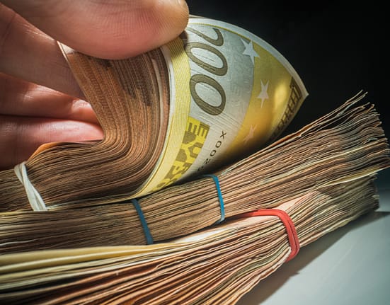 Percheziții la compania-mamă a BRD, în Paris și Luxemburg. Directori din Societe Generale, percheziționați la domiciliu. Patru arestări