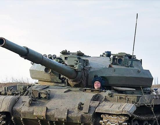 Rusia a ajuns la fundul sacului. Refoloseşte tancuri depăşite de tip T-62 în războiul din Ucraina
