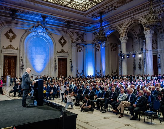 Congresul PNL, 12 iulie. Reportaj cu declaraţii exclusive: Ce nu s-a văzut în direct