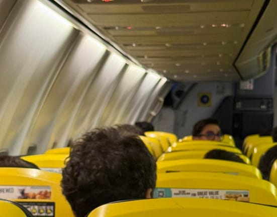 Președintele Nicușor Dan, surprins la „low cost” de o româncă. Unde a zburat șeful statului