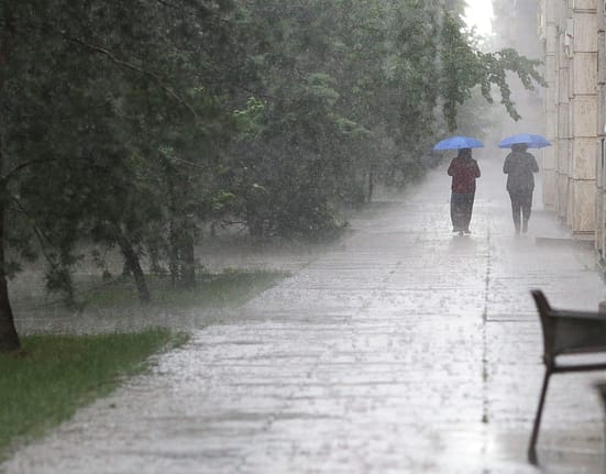 VIDEO O furtună puternică a provocat pagube în Sighetu Maramaţiei: străzi inundate și gospodării afectate