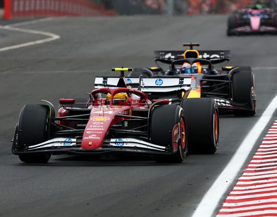 Max Verstappen și Lewis Hamilton au explicat incidentul de la Hungaroring: „S-a speriat și a ieșit de pe pistă”