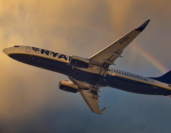 Ce a pățit un pasager Ryanair după ce a vapat în toaleta avionului
