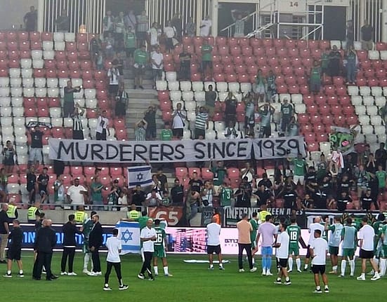 Scandal politic declanșat de un banner afișat la meciul dintre Maccabi Haifa și Rakow: „Criminali din 1939”