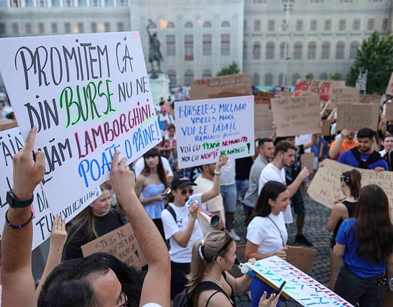 Critici de la vârful PSD, după ce Daniel David le-a spus studenților să-și ia joburi part-time. „Viața în București sau Cluj este obscen de scumpă”