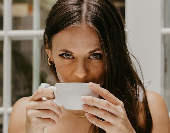 Băutura fericirii. De ce ne simțim mai bine după prima ceașcă de cafea