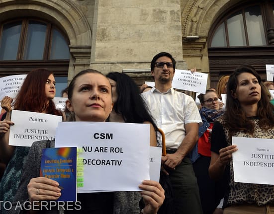 Reformele inițiate de Bolojan provoacă proteste ale magistraților. Avocatul Toni Neacșu explică mărul discordiei