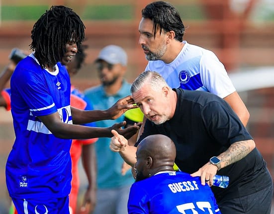 Laurențiu Reghecampf a debutat în campionatul din Sudan, într-un decor auster