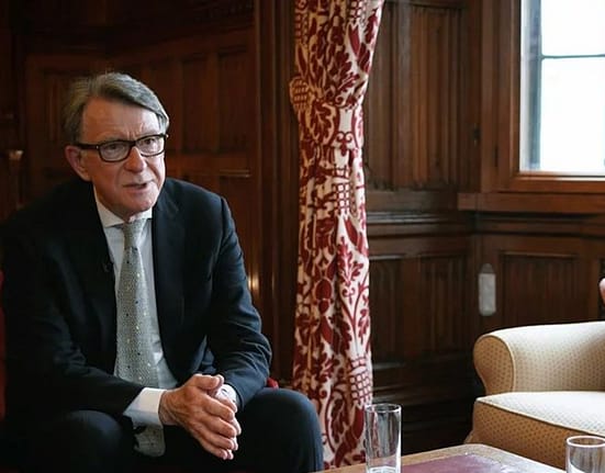 Ambasadorul britanic la Washington, demis cu scandal chiar înaintea vizitei lui Trump. Legăturile sale cu Jeffrey Epstein ar putea dinamita relaţiile cu SUA