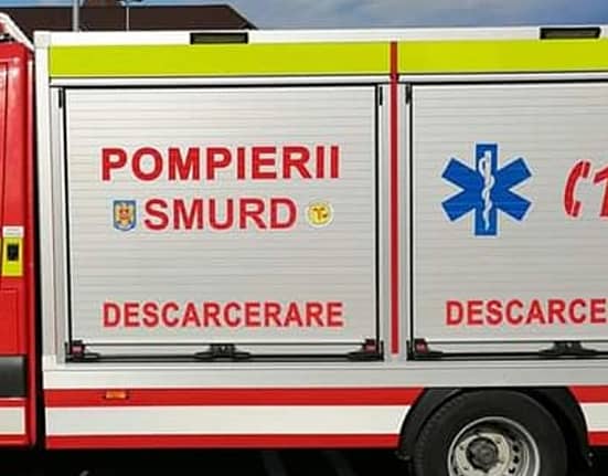 UPDATE Accident grav la ieșirea din Sibiu: pompierii intervin pentru descarcerarea unei persoane