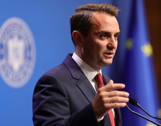 Guvernul vrea să știe care angajați au participat la protestul împotriva măsurilor de austeritate ca să dispună „suspendarea plății salariului”. Sindicatele acuză reflexe autoritare și țintesc spre „omul care a aterizat direct de la Orad