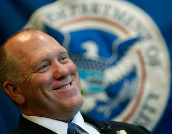 „Țarul frontierelor” lui Trump, acuzat că a primit mită de 50.000 de dolari într-o anchetă secretă a Departamentului de Justiție