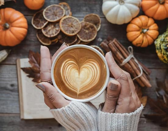 Pumpkin Spice Latte și biscuiți cu scorțișoară: Descoperă combinația perfectă de toamnă