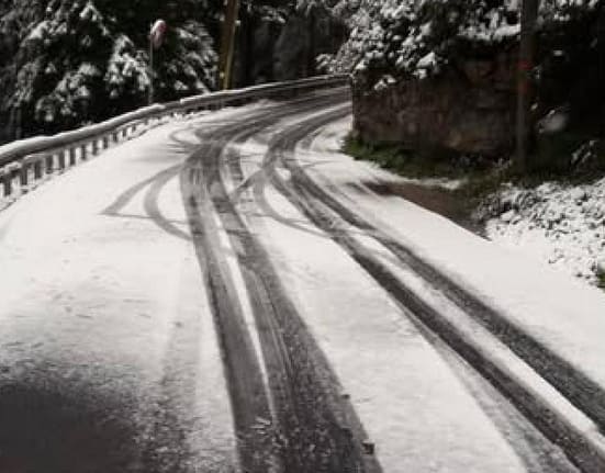 Ninge pe Transfăgărășan: circulația se desfășoară în condiții de iarnă