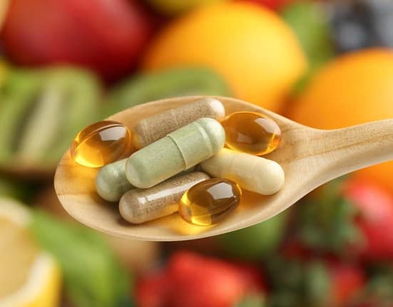 Vitamina banală care elimină un cancer agresiv. Mulți nu o avem în corp