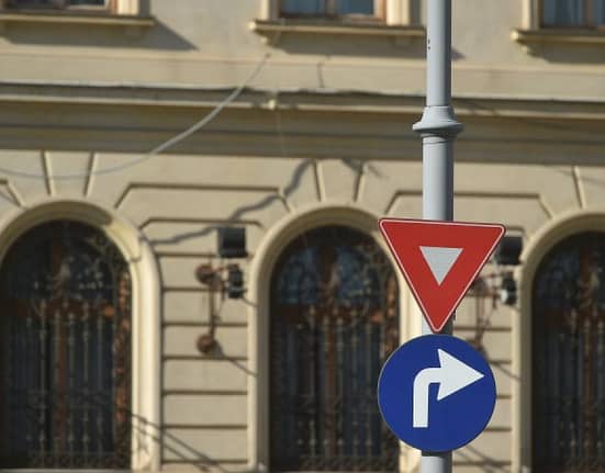 Cum au apărut indicatoarele rutiere: le folosim zilnic, dar puțini le cunosc istoria