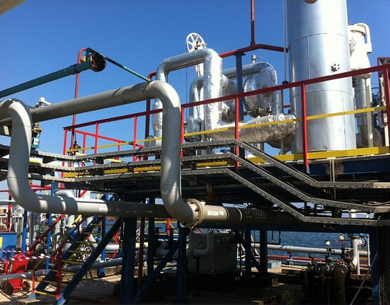 Scurgeri de amoniac la rafinăria Petromidia din Năvodari. Garda de Mediu a dispus închiderea unei instalații