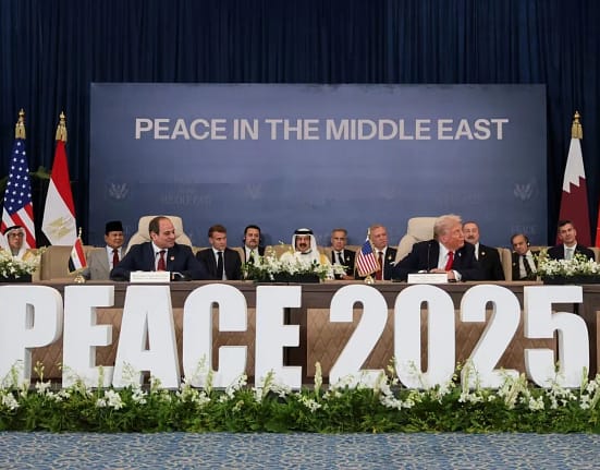 Momente bizare de la summitul de pace din Egipt: Trump i-a luat la rând pe liderii prezenți