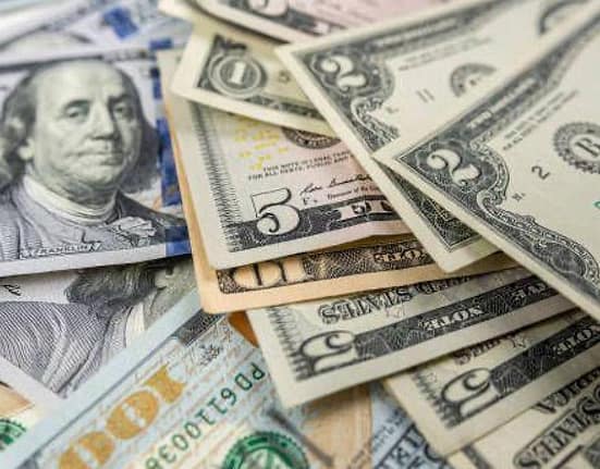 Leul s-a depreciat, miercuri, în raport cu euro, dar a crescut faţă de dolarul american. Aurul, la o nouă valoare-record