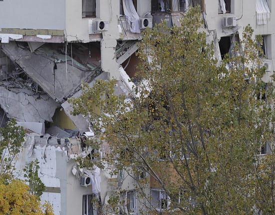 O locatară din blocul care a sărit în aer: Mie mi-a fost frică să aprind lumina să nu fie explozie, foloseam lanterna