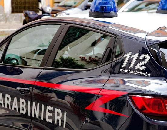 O româncă a fost sechestrată și violată timp de o lună, după ce a răspuns unui anunț de angajare ca badantă în Italia