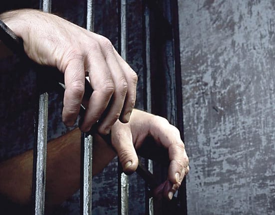 Un violator care și-a înscenat moartea a fost descoperit și condamnat la închisoare