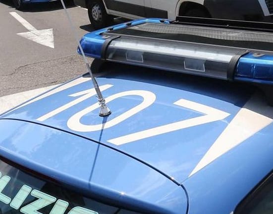 Un român care a furat două perechi de șosete în Italia, condamnat la închisoare. „Mi-a fost frig”