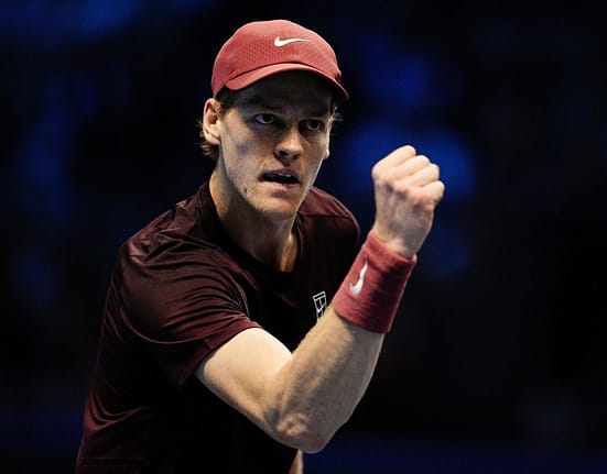 Jannik Sinner s-a impus în fața lui Alexander Zverev și este în semifinale la ATP Finals