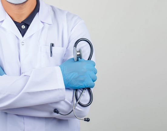 Femeie angajată ca medic primar de medicină sportivă, cercetată după ce nu s-a prezentat la locul de muncă, deşi figura ca fiind prezentă pe toată durata programului