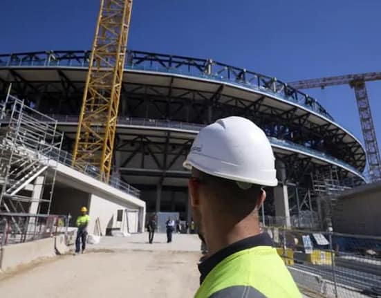 Amenzi mari pentru firma care a angajat muncitori la Nou Camp » „Ne-au păcălit! Dacă știam, nu am fi venit”