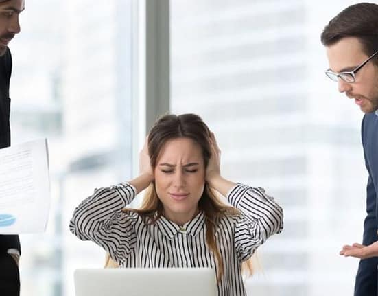 De ce liderii agresivi prosperă în companiile în care presiunea se confundă cu performanța: „Adevărata putere nu stă în frică, ci în capacitatea de a crea siguranță”