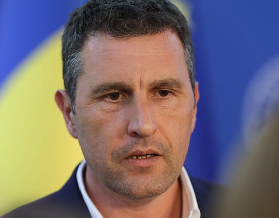 Tanczos Barna, despre incidentul din 2006 când a fost înjunghiat în biroul său „Dumnezeu m-a trimis înapoi”. Despre agresor: „Instanţa a zis că trebuie să îmi dea 10.000 de euro. Nu i-am cerut banii”
