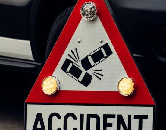 Accident grav la Azuga: Opt persoane rănite, dintre care trei copii