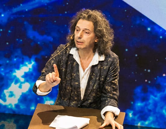 Unul dintre cei mai cunoscuți filosofi ai tehnologiei face apel la o „luptă” civilizațională împotriva inteligenței artificiale și vorbește de un „uragan” care se abate asupra lumii