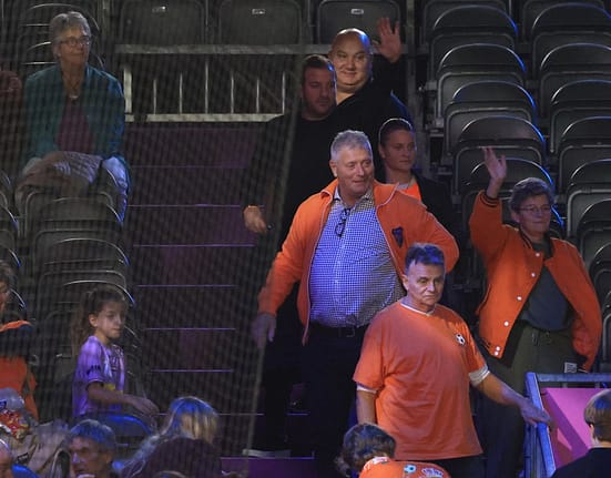 Cum a apărut Van der Vaart, venit direct de la București, în fieful marii rivale din Rotterdam » A asistat la un recital al Olandei, cu partenera Polman pe parchet