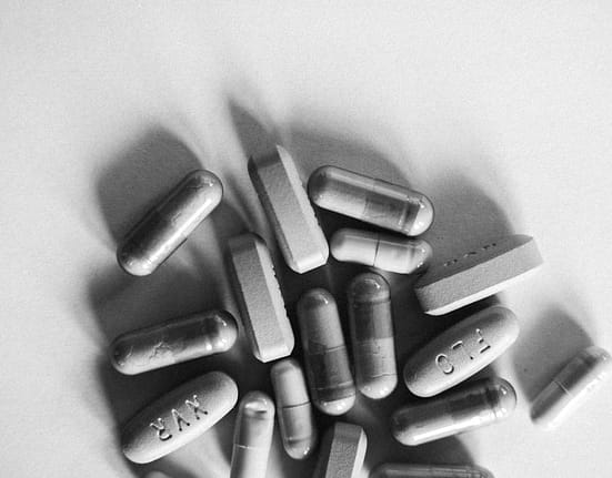 Locul greșit din casă unde păstrezi antibioticele! Atenție: Își pierd eficiența, dar tot creează rezistență!