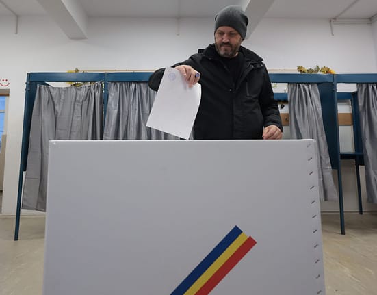 În ziua votului, un nou sondaj de opinie este anunțat pentru diseară. Rezultatele exit-poll la alegerile pentru Primăria Capitalei, prezentate în această seară pe Hotnews