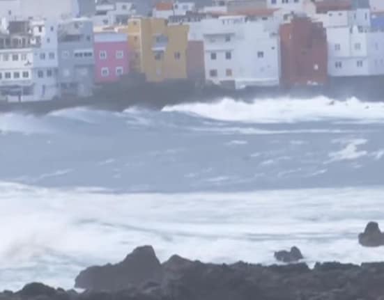 Tragedie în Tenerife, după un val devastator: Doi români au murit. ”Da, el este bărbatul”