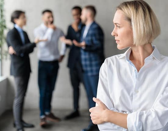 Violența și hărțuirea la serviciu, definite prin lege. Guvernul introduce obligații stricte pentru angajatori