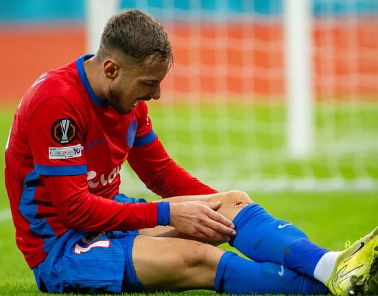 Ultimele detalii despre accidentarea lui Mihai Lixandru! A părăsit terenul urlând de durere în meciul cu Feyenoord