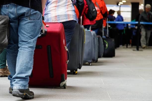 Criză pe aeroporturile din Europa: Întârzieri și zboruri anulate din cauza unui atac cibernetic
