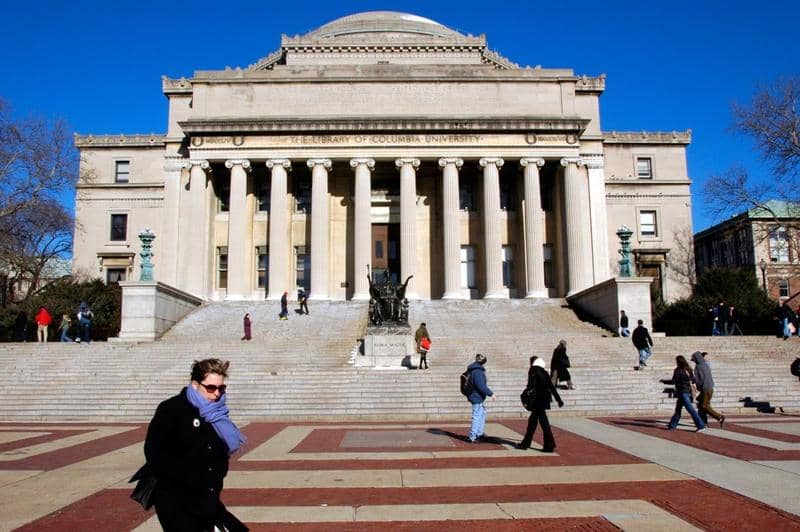 În doar 10 ani, s-a dublat numărul americanilor care cred că aceleași universități admirate în toată lumea afectează negativ America