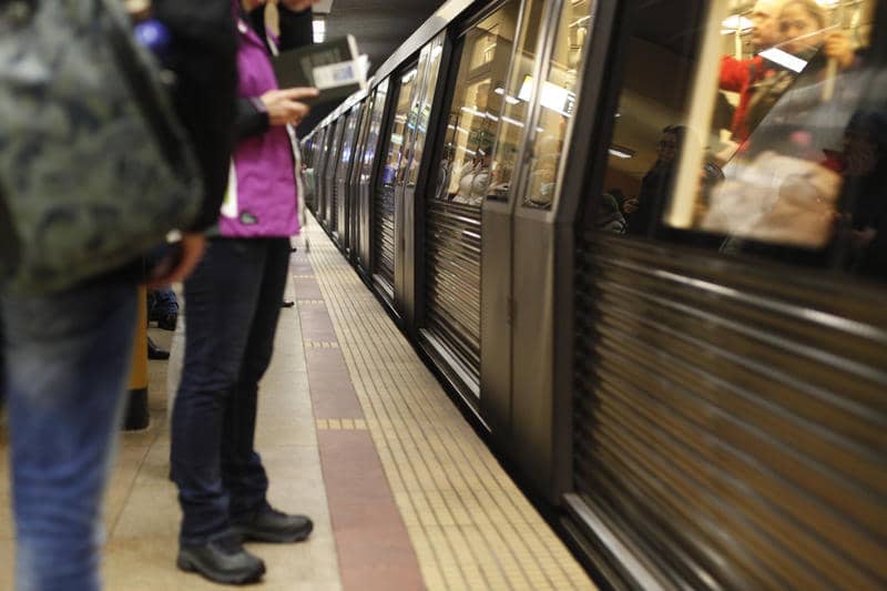 Incendiu la metrou, în București, circulație pe un singur fir.  Mai multe persoane evacuate, ca măsură de precauție. Pompierii au intervenit