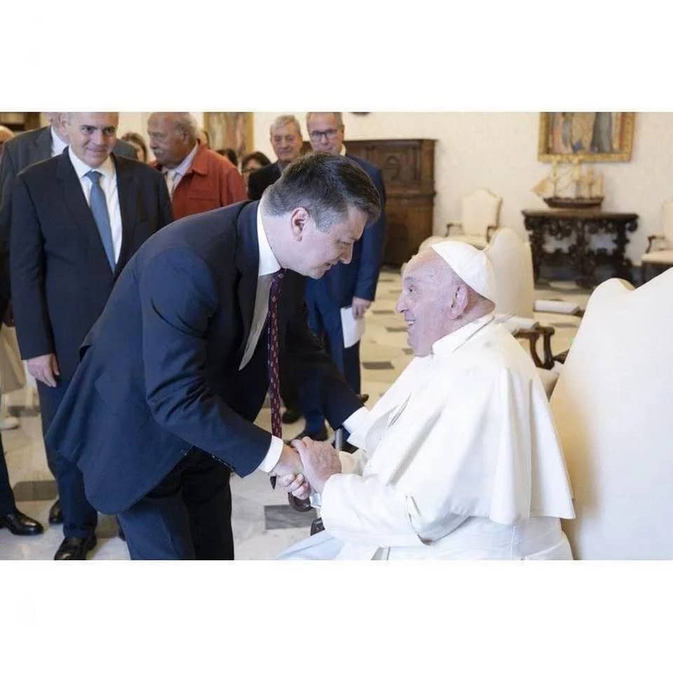 Nucile caju fructele bogate în colagen cunoscute drept „aurul tinereții” Colaj DMS 