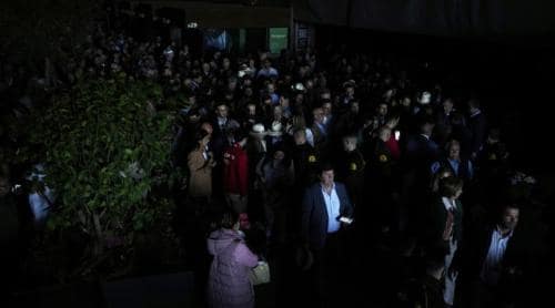 Spaniolii s au înghesuit să cumpere radiouri cu tranzistori. Zvonuri despre cum a picat curentul în toată lumea i au speriat pe oameni