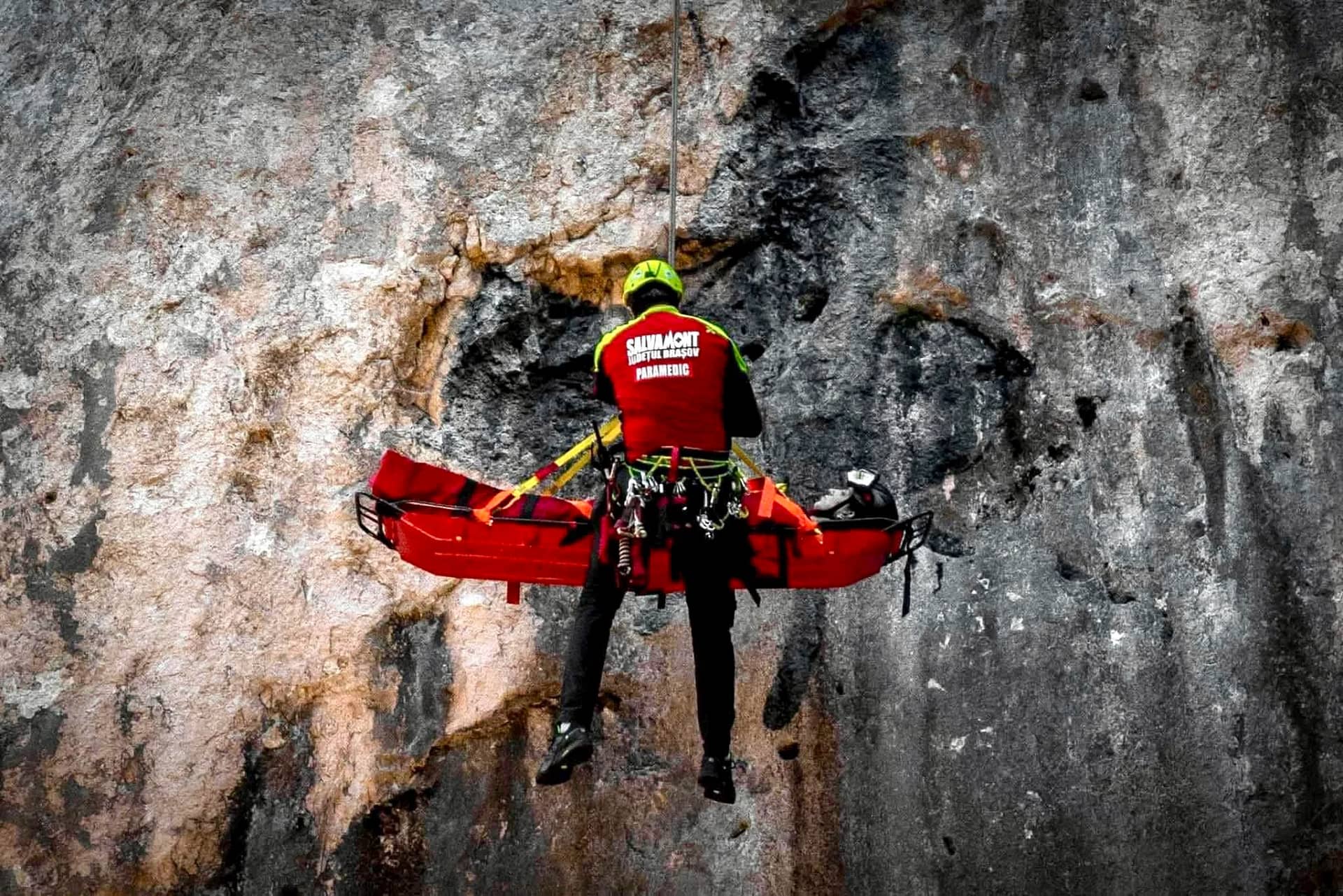Sporurile au fost reduse drastic la un plafon maxim de 299 de lei brut. FOTO: Salvamont