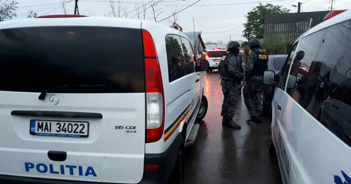 Trei dintre persoanele conduse luni la audieri au fost reţinute preventiv. FOTO: arhivă
